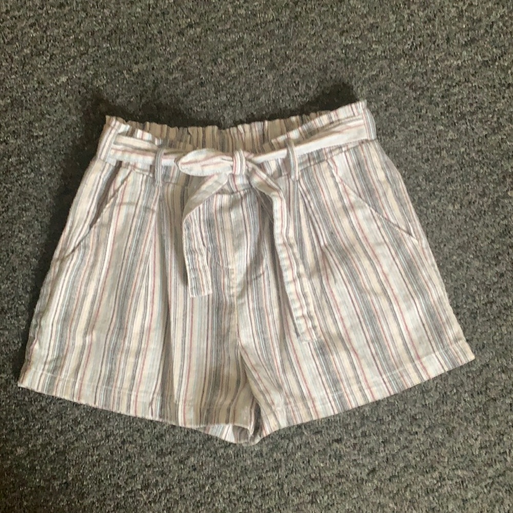 Striped shorts 💙